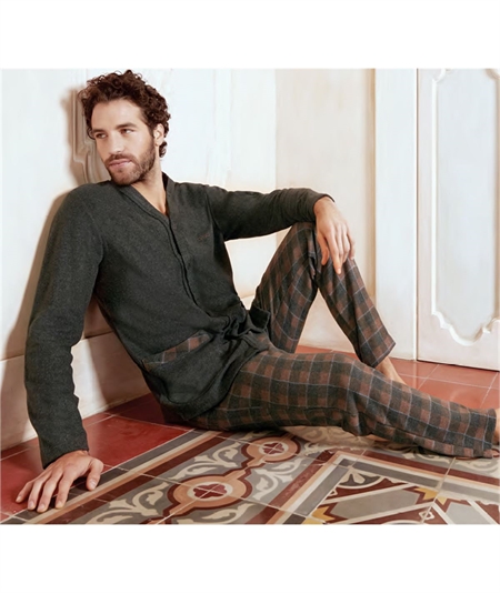 Pigiama uomo Q.bò giacca sciallata tutto aperto in morbido tessuto Jacquard (Punto Milano). Art. 4772 - GS Pigiama uomo Q.bò giacca sciallata tutto aperto in morbido tessuto Jacquard (Punto Milano). Art. 4772 - GS
