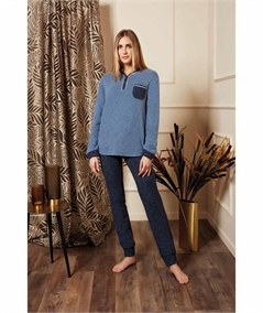 Q. bò 1694-JN - Pigiama scollo V serafino in caldo tessuto Jacquard. Colore: Jeans