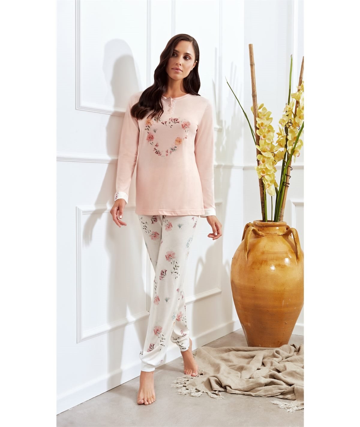 Q.bò 1973-CP  Pigiama lungo girocollo a serafino in Cotone e Modal. Colore: Cipria 