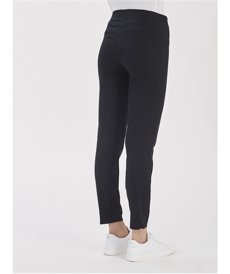 Ragno D926PY - Pantalone donna Capri in raso di cotone satin elasticizzato - Colore Nero 020 Ragno D926PY - Pantalone donna Capri in raso di cotone satin elasticizzato - Colore Nero 020