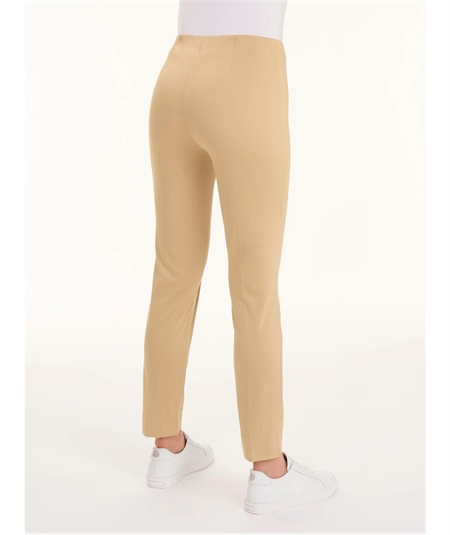 Ragno D926PY - Pantalone donna Capri in raso di cotone satin elasticizzato - Colore: Irish Cream 868 Ragno D926PY - Pantalone donna Capri in raso di cotone satin elasticizzato - Colore: Irish Cream 868