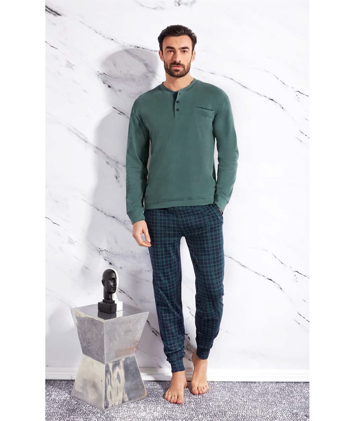 Q.bò 46374-VE Pigiama girocollo serafino in puro cotone interlock. Colore: Verde