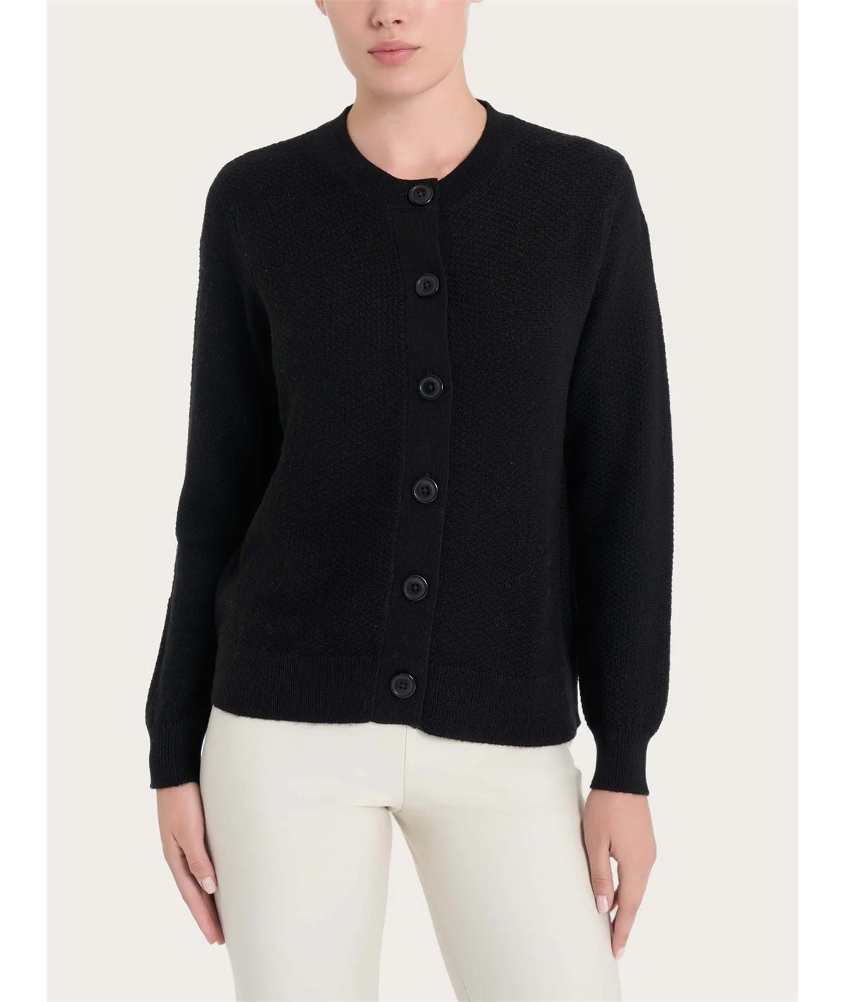 Ragno - DO12MI Cardigan corto con bottoni in Merino Soft. Colore: Nero 020 Ragno - DO12MI Cardigan corto con bottoni in Merino Soft. Colore: Nero 020
