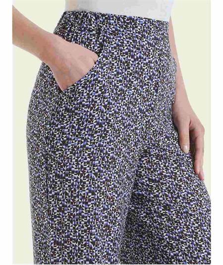 Rgno DQ25PE - Pantalone ampio con tasche con geometric pattern in Ecoseta. Colore Fant. Thistle B14F Rgno DQ25PE - Pantalone ampio con tasche con geometric pattern in Ecoseta. Colore Fant. Thistle B14F