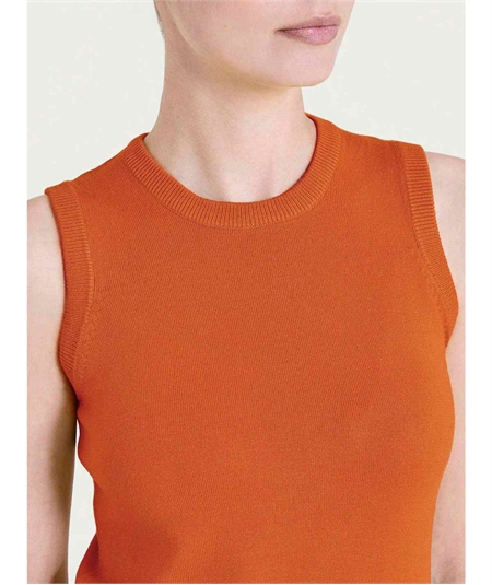 DQ80T3 - Maglia smanicata in tessuto misto Viscosa. Colore: Rust A84