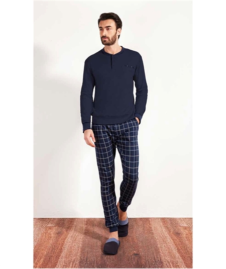 Qbò QPA069-BL - Pigiama girocollo serafino in caldo cotone Interlock. Colore: Bleu