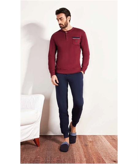 Q.bò QPA34-BO - Pigiama girocollo serafino in caldo cotone Interlock. Colore: Bordò