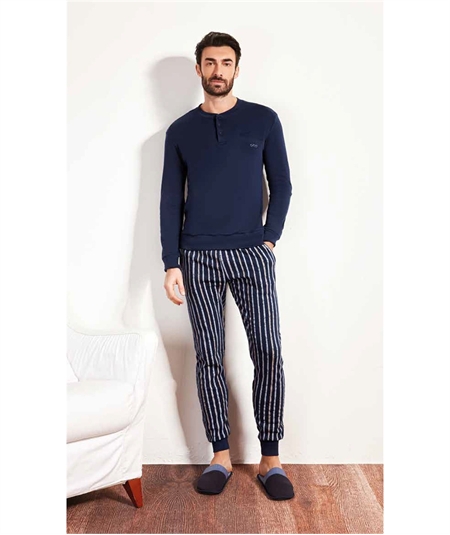 Q.bò QPA080BL - Pigiama girocollo serafino in caldo cotone Interlock. Colore: Bleu