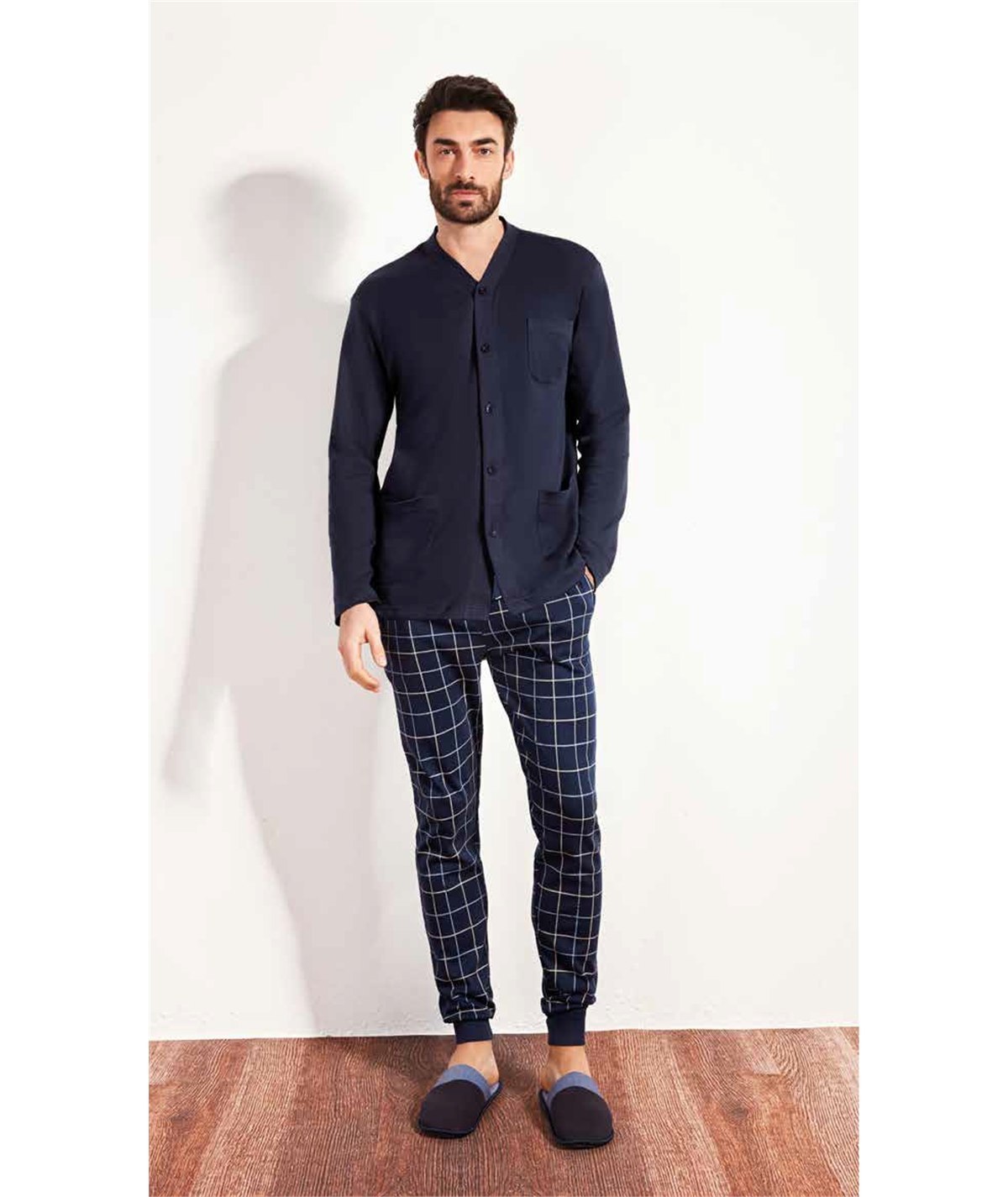 Q.bò QPA068BL - Pigiama a giacca aperta con collo sciallato in caldo cotone Interlock. Colore: Blu