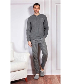 Q.bò QPA013BL - Pigiama girocollo serafino in caldo e soffice tessuto Jacquard . Colore: DISPONIBILE NEL COLORE BLU