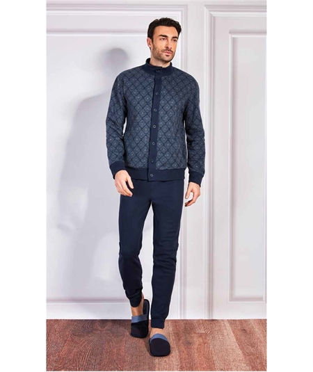 Q.bò QPA005BL - Pigiama collo alto tutto aperto in morbido e caldo tessuto Jacquard. Colore: Blu