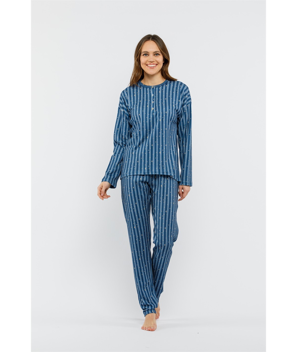 Fida I2635 - Pigiama girocollo serafino in puro Cotone Interlock. Colore: fantasia Blu con Luna e Stelle