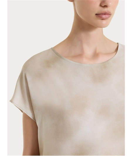 Ragno DS84S7 - Blusa girocollo con manica corta a fantasia in EcoSeta. Colore: Fant. Crockery C84F