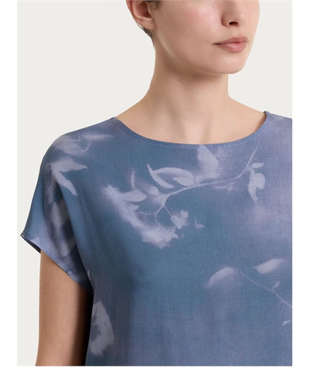 Ragno DS85S7 - Blusa girocollo con manica corta a fantasia in EcoSeta. Colore: Fant. Gray Dawn C75F