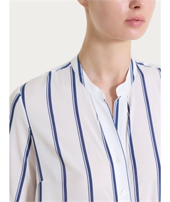 Ragno DS92SQ - Blusa scollo V serafino manica corta a fantasia righe in EcoSeta. Colore: Fant. Oceana C70F