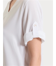 Ragno DS23SJ - Blusa con scollo a V e manica corta risvoltabile in Voile Stretc. Colore: Bianco 010