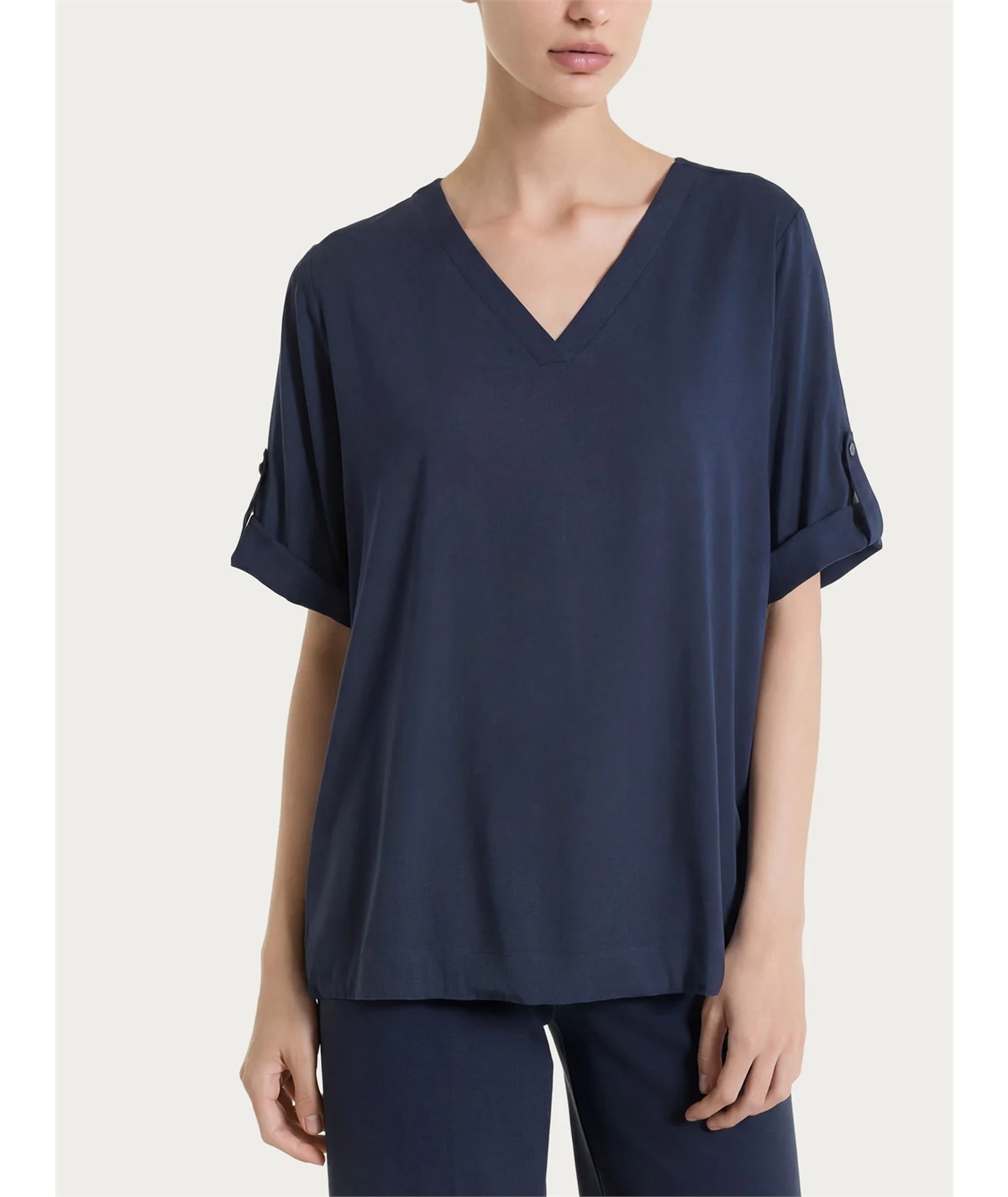 Ragno DS23SJ - Blusa con scollo a V e manica corta risvoltabile in Voile Stretc. Colore: Bleu 078