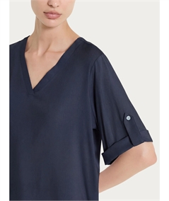 Ragno DS23SJ - Blusa con scollo a V e manica corta risvoltabile in Voile Stretc. Colore: Bleu 078