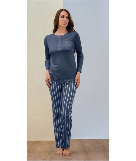 Q.bò QPA790-AV Pigiama Manica Lunga Girocollo Serafino – Cotone & Modal. Colore: Avion