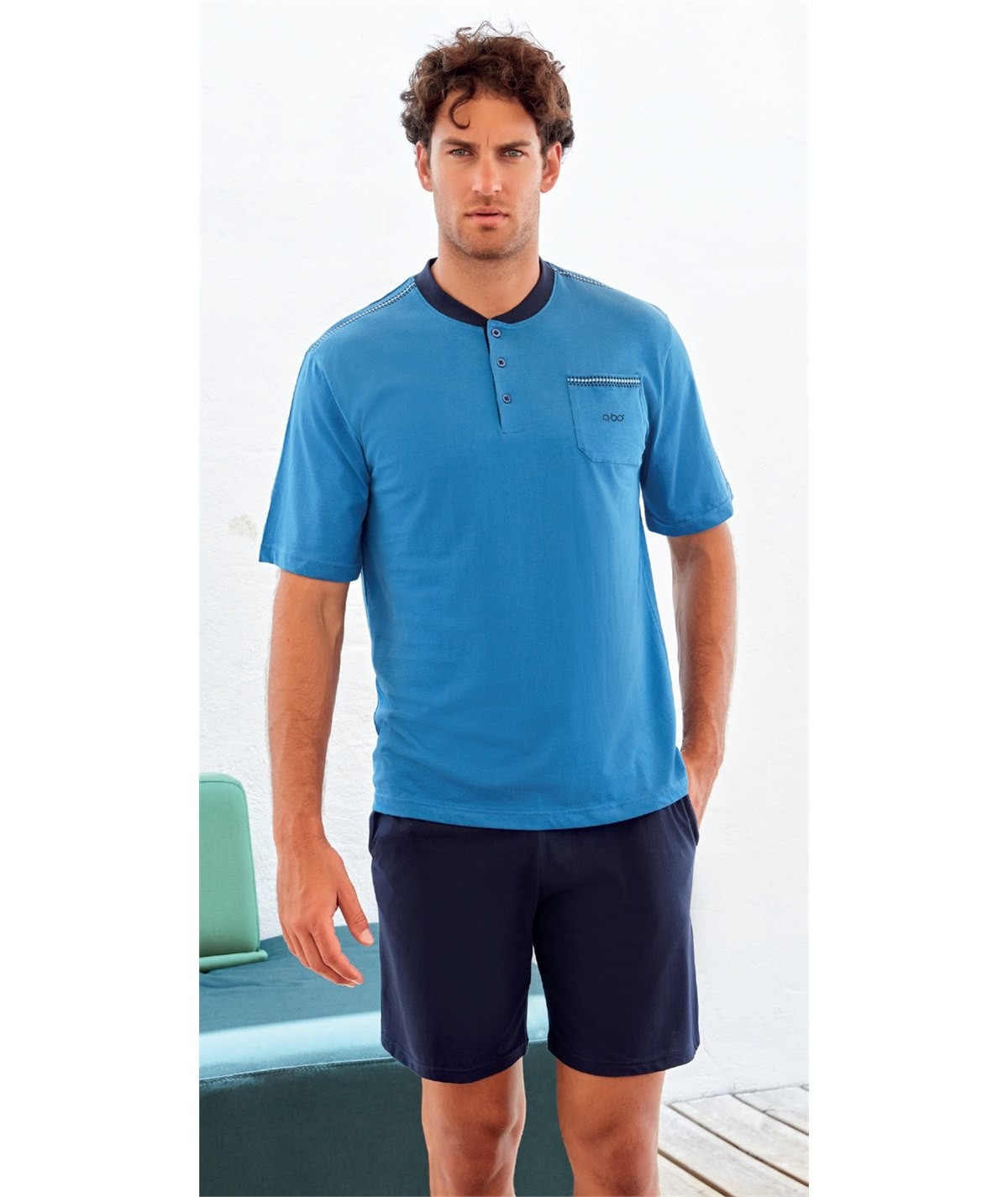QPA603-AV Pigiama Uomo Estivo Q.bò Jersey di Puro Cotone - Maglia Serafino Corta Pantalone Corto. Colore: Avion