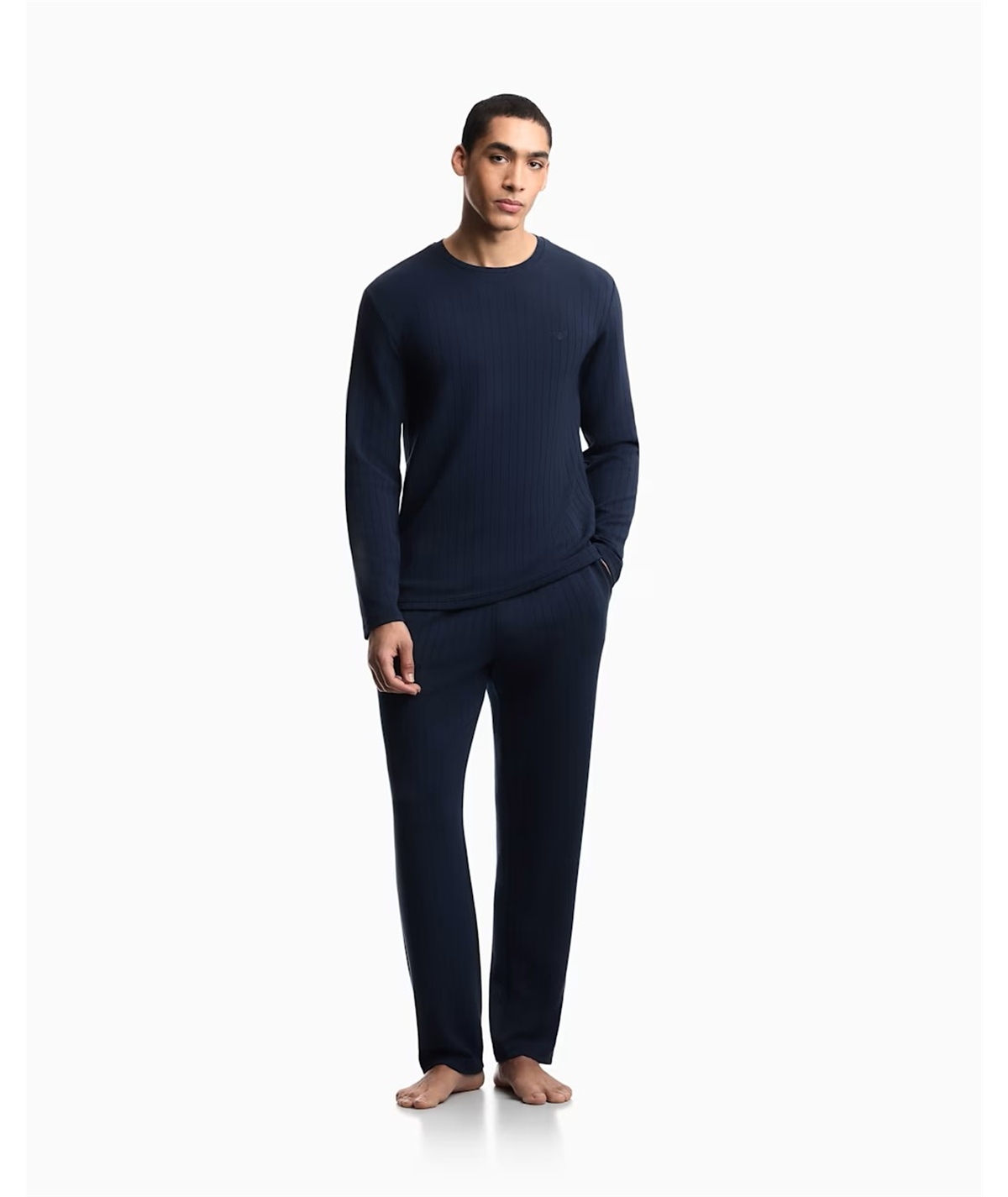 EM000613 AF25045 Pigiama Uomo Girocollo Maniche Lunghe e Vestibilità a Coste Emporio Armani. Colore: Blu