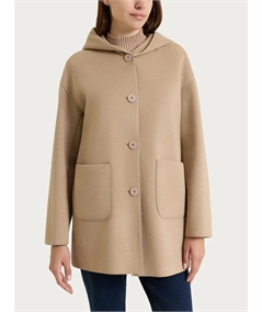 Giaccone Donna con Cappuccio in Tessuto Vegan. Colore: Cammello Mel. 100M