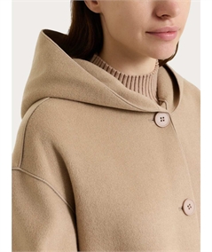 Giaccone Donna con Cappuccio in Tessuto Vegan. Colore: Cammello Mel. 100M